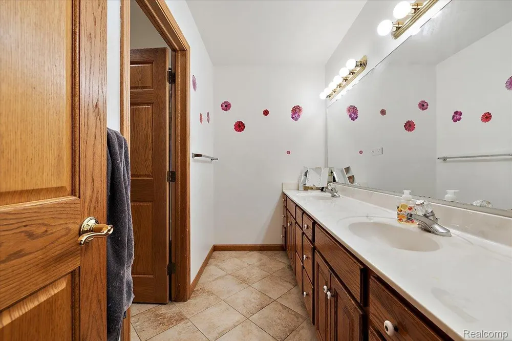 3460 Forest Meadow Court Saginaw Charter Township, MI 48603