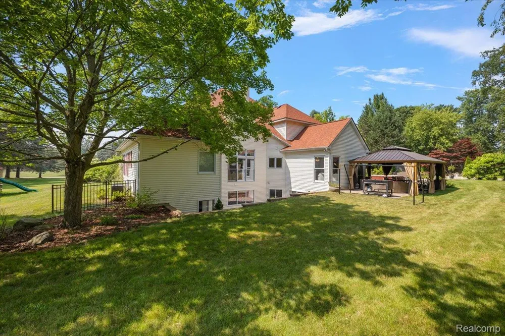 3460 Forest Meadow Court Saginaw Charter Township, MI 48603