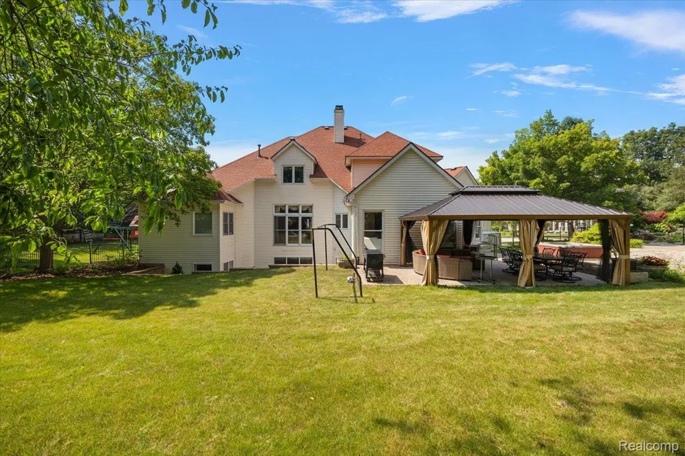 3460 Forest Meadow Court Saginaw Charter Township, MI 48603