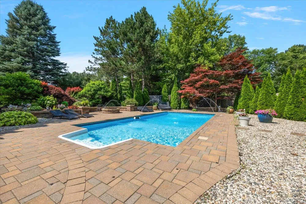 3460 Forest Meadow Court Saginaw Charter Township, MI 48603