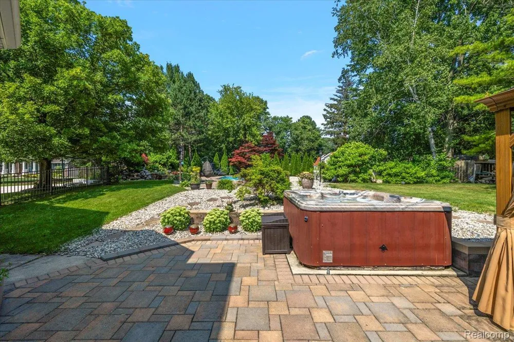 3460 Forest Meadow Court Saginaw Charter Township, MI 48603