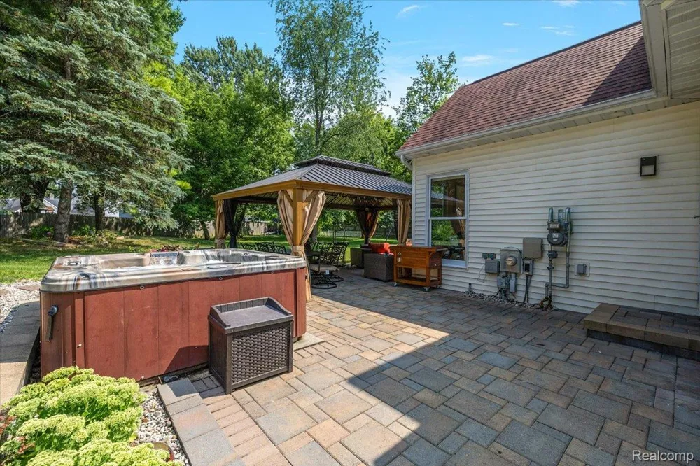 3460 Forest Meadow Court Saginaw Charter Township, MI 48603