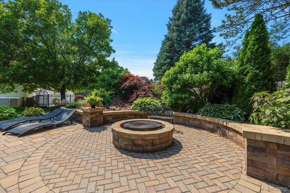 3460 Forest Meadow Court Saginaw Charter Township, MI 48603