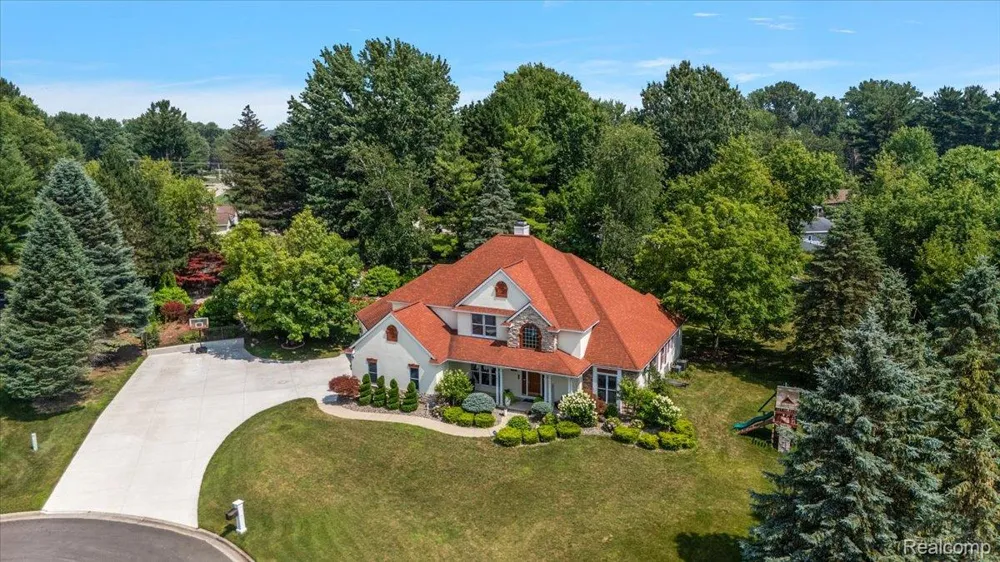 3460 Forest Meadow Court Saginaw Charter Township, MI 48603