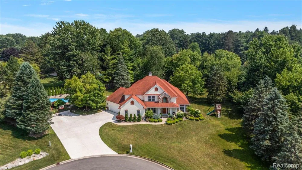 3460 Forest Meadow Court Saginaw Charter Township, MI 48603