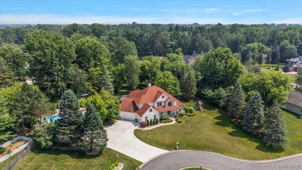 3460 Forest Meadow Court Saginaw Charter Township, MI 48603