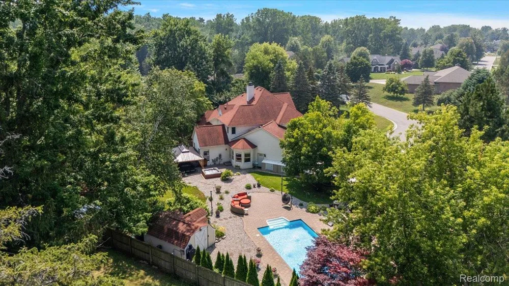 3460 Forest Meadow Court Saginaw Charter Township, MI 48603