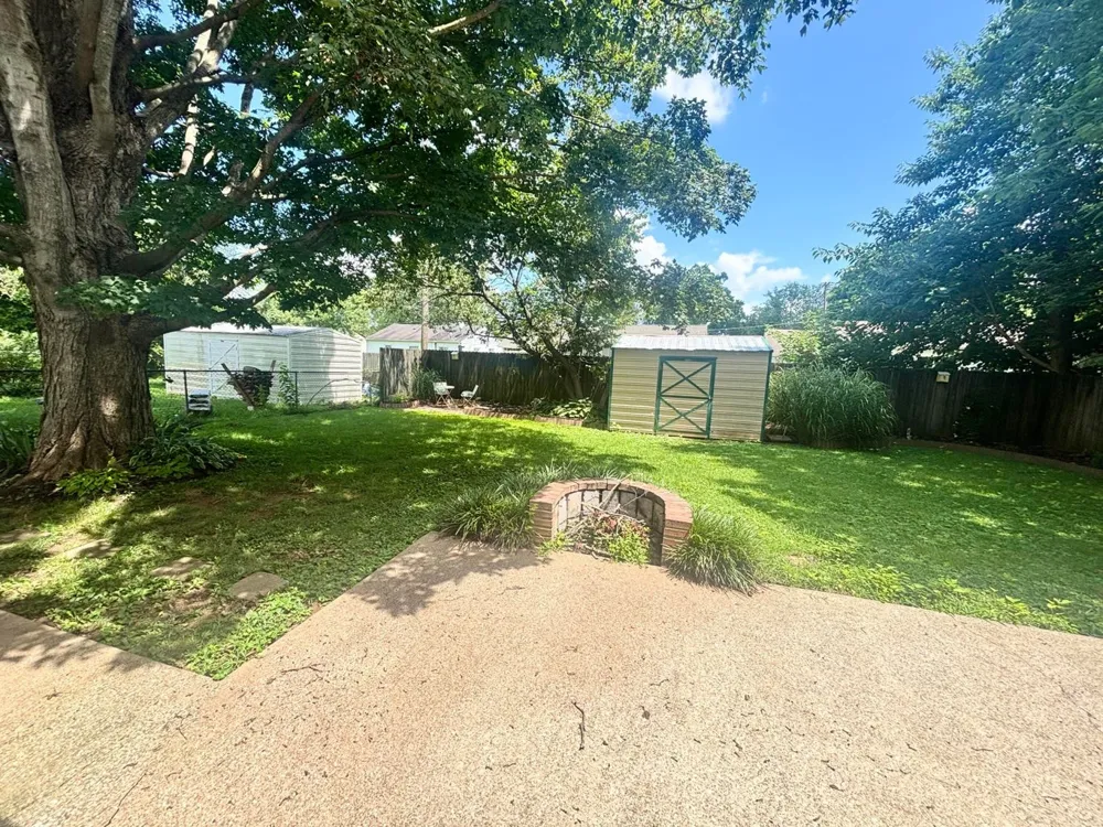 306 Brentwood St Hopkinsville, KY 42240