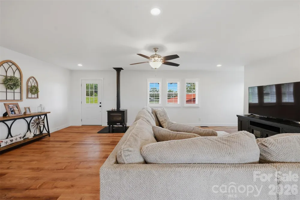 1127 Black Oak Ridge Road Taylorsville, NC 28681