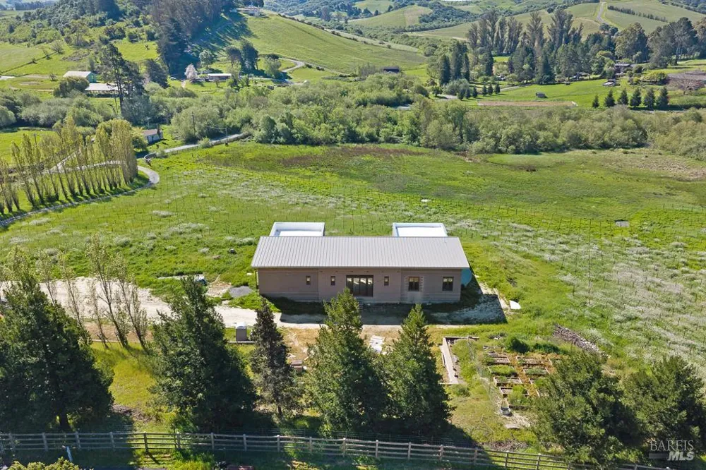3006 Bloomfield Road Sebastopol, CA 95472