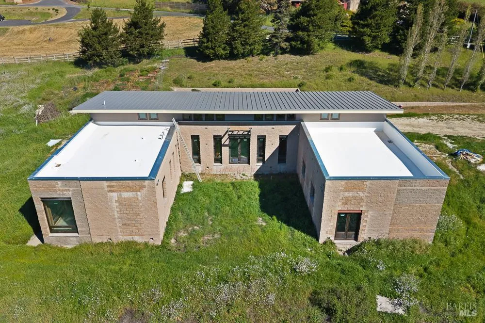 3006 Bloomfield Road Sebastopol, CA 95472