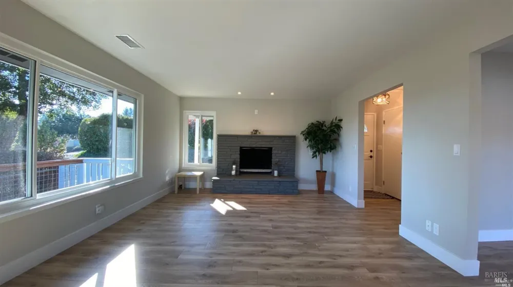 3006 Bloomfield Road Sebastopol, CA 95472