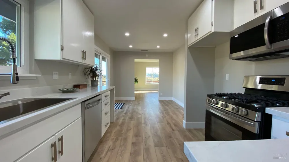 3006 Bloomfield Road Sebastopol, CA 95472