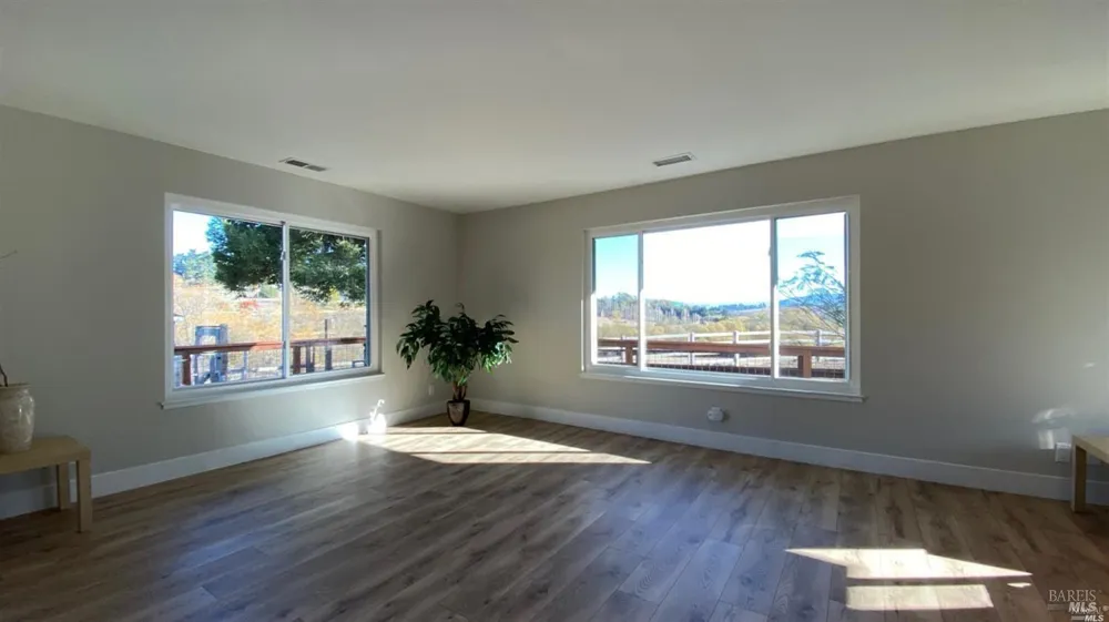 3006 Bloomfield Road Sebastopol, CA 95472