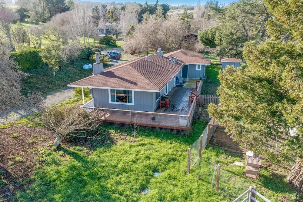 3006 Bloomfield Road Sebastopol, CA 95472