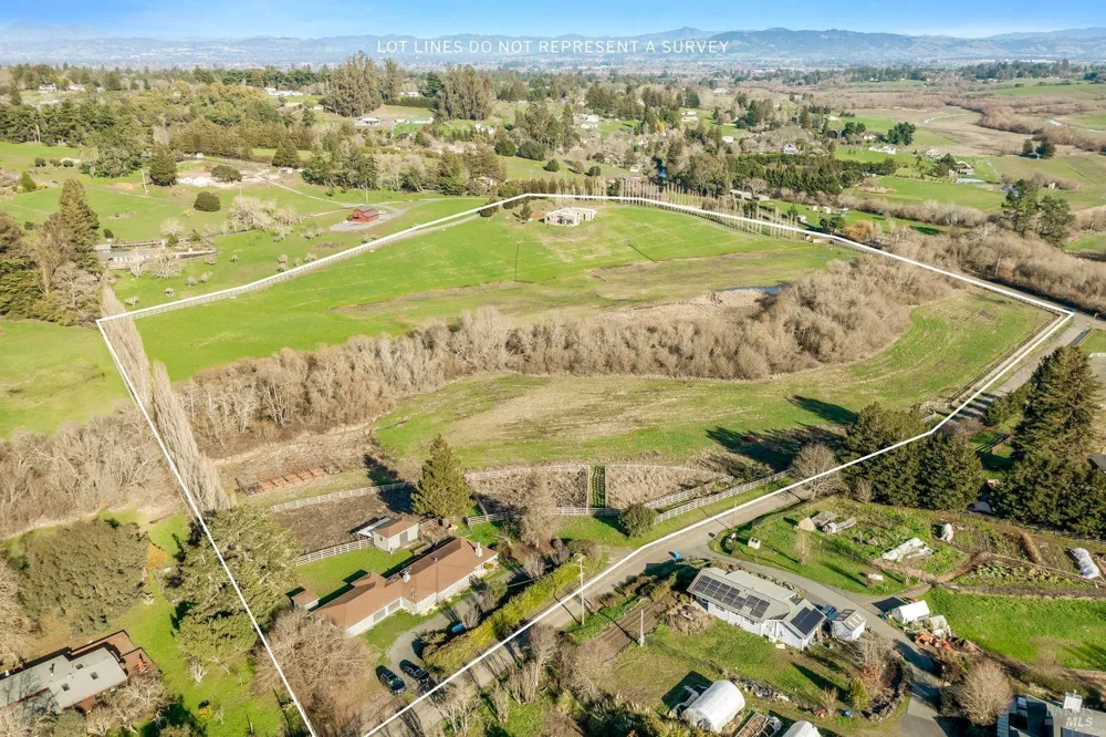 3006 Bloomfield Road Sebastopol, CA 95472