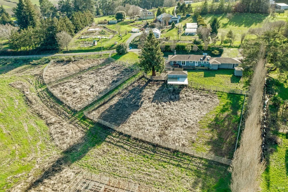 3006 Bloomfield Road Sebastopol, CA 95472