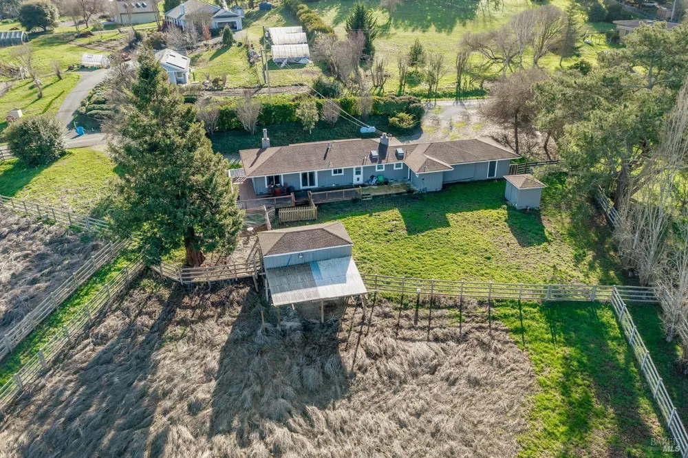 3006 Bloomfield Road Sebastopol, CA 95472
