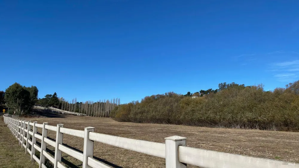 3006 Bloomfield Road Sebastopol, CA 95472