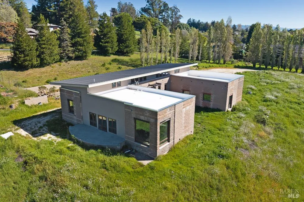 3006 Bloomfield Road Sebastopol, CA 95472