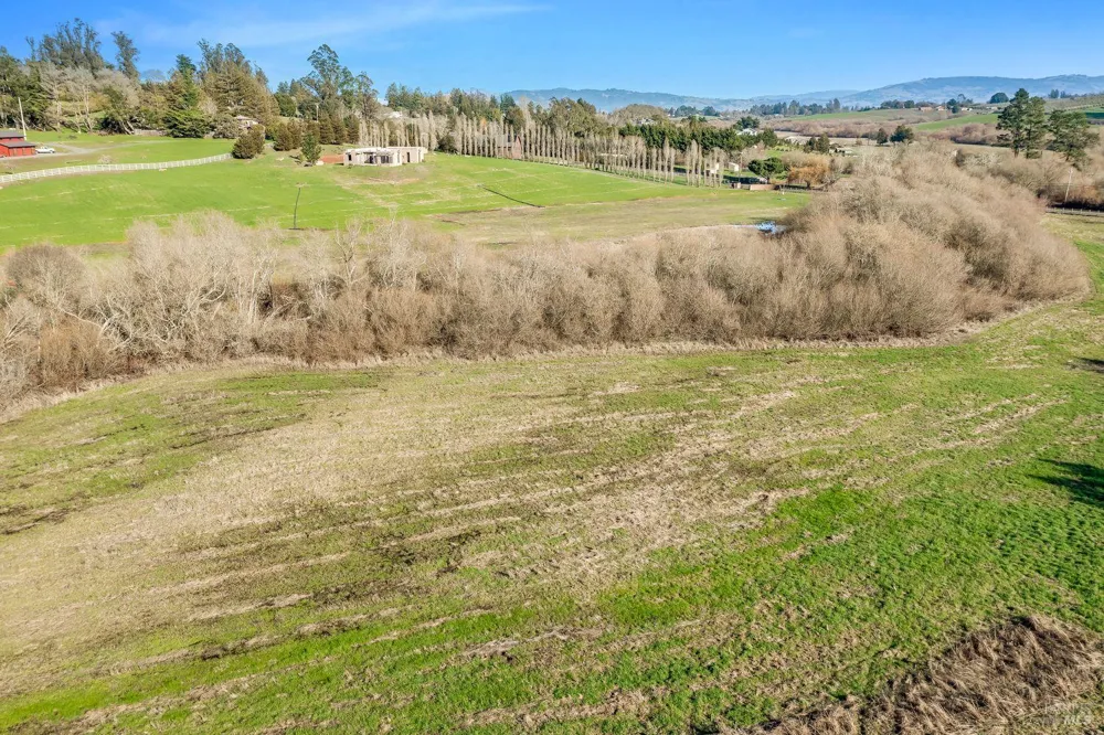 3006 Bloomfield Road Sebastopol, CA 95472