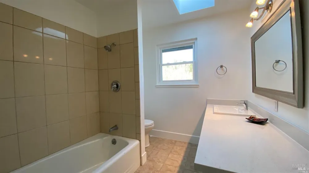 3006 Bloomfield Road Sebastopol, CA 95472