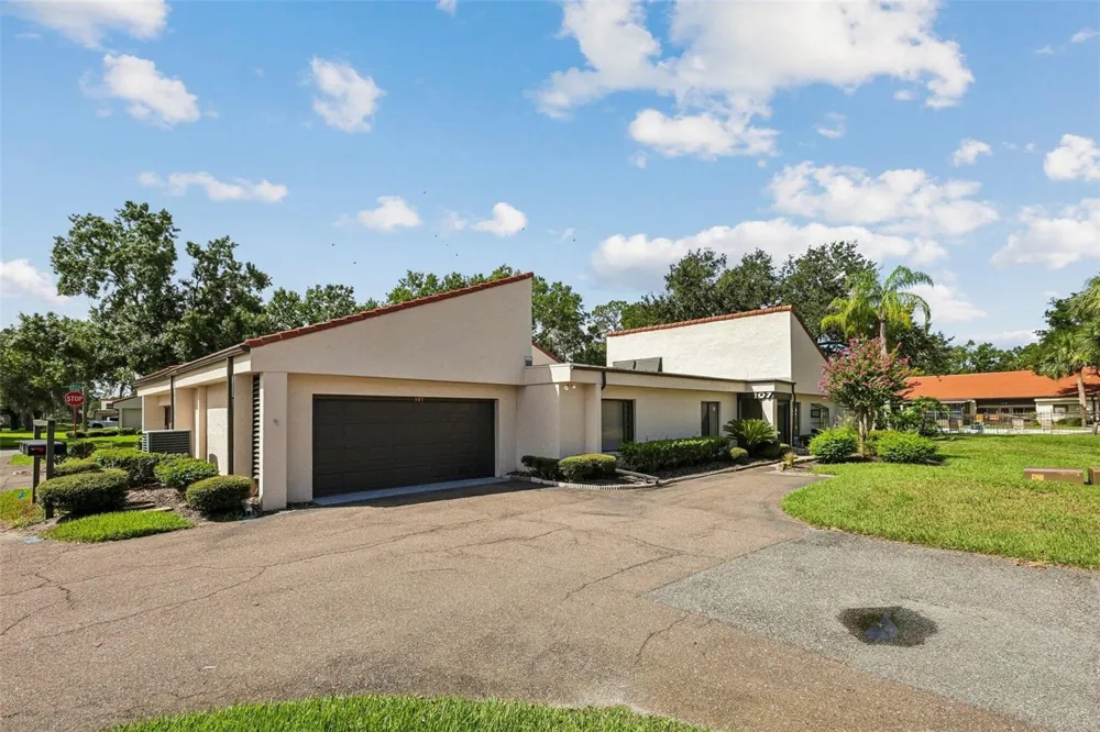 107 SEVILLE COURT Plant City, FL 33566