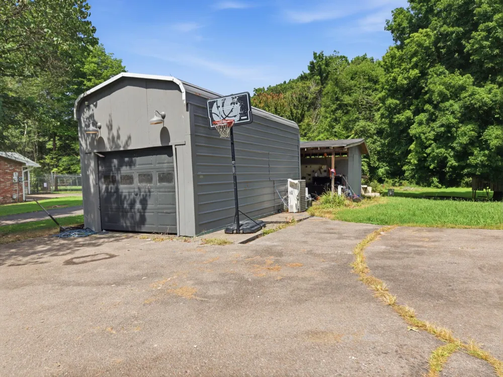 188 County Road 577 Englewood, TN 37329