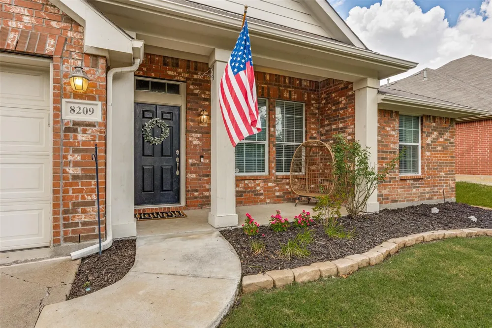 8209 Grayson Way Watauga, TX 76148