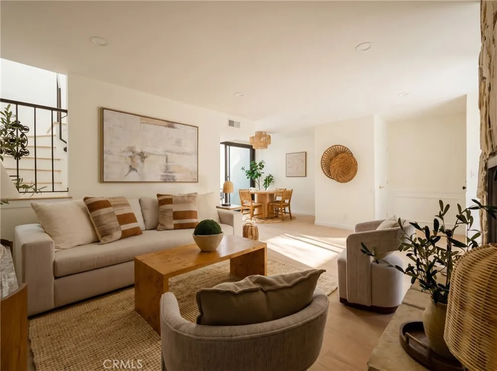 8125 Redlands Street #109 Playa del Rey, CA 90293