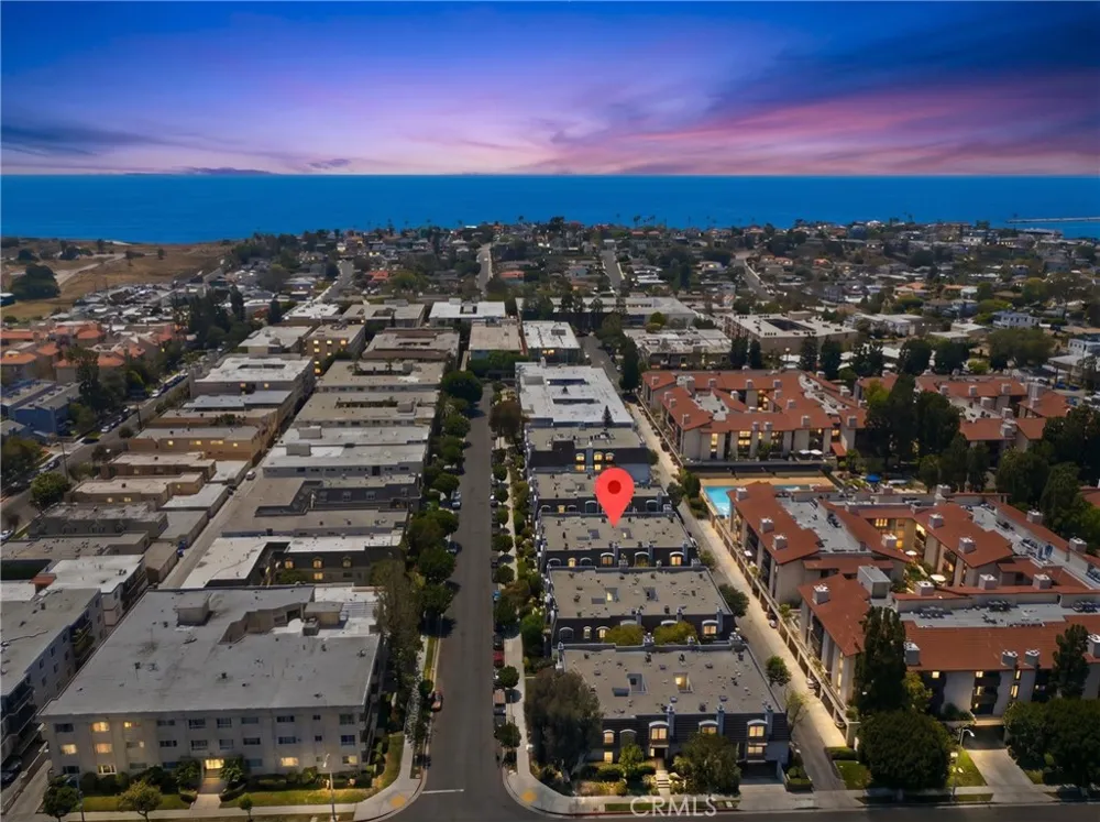 8125 Redlands Street #109 Playa del Rey, CA 90293