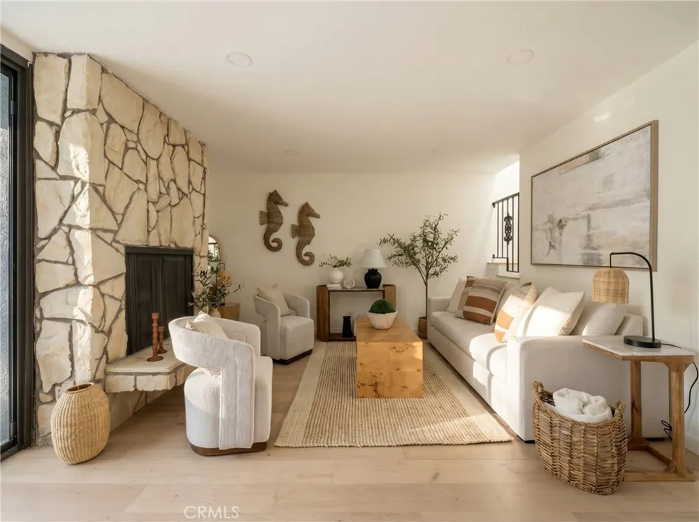 8125 Redlands Street #109 Playa del Rey, CA 90293