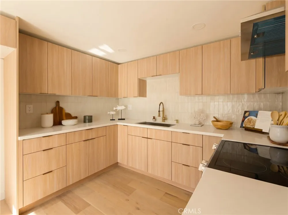 8125 Redlands Street #109 Playa del Rey, CA 90293