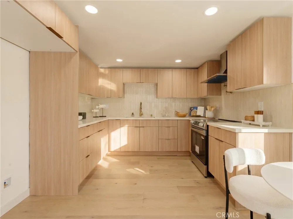8125 Redlands Street #109 Playa del Rey, CA 90293