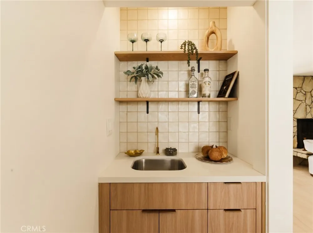 8125 Redlands Street #109 Playa del Rey, CA 90293