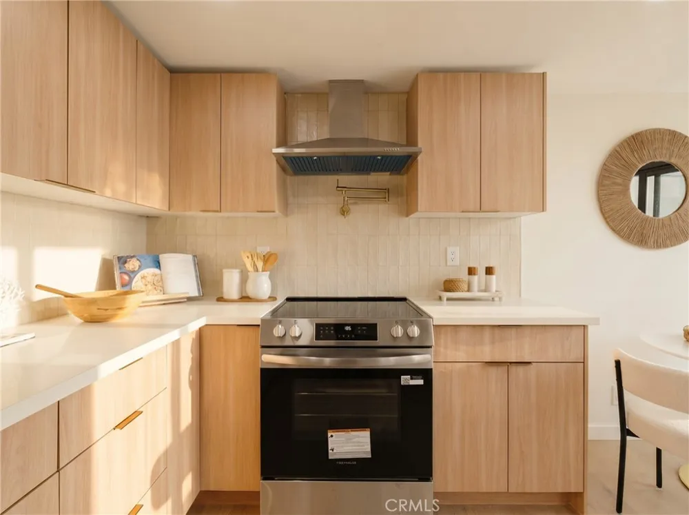 8125 Redlands Street #109 Playa del Rey, CA 90293