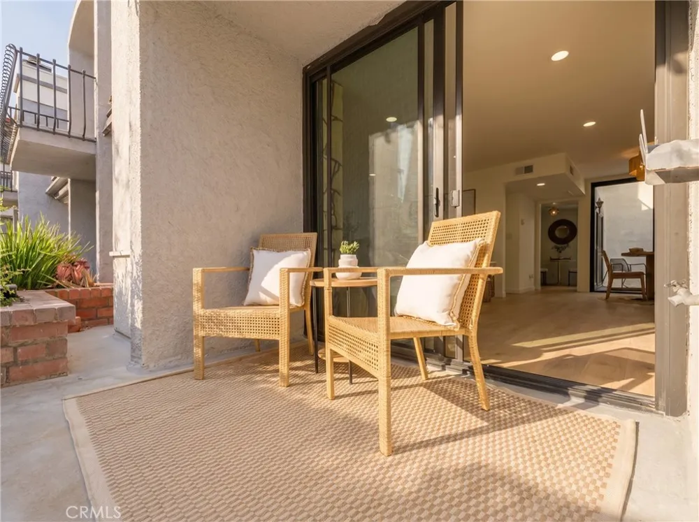 8125 Redlands Street #109 Playa del Rey, CA 90293