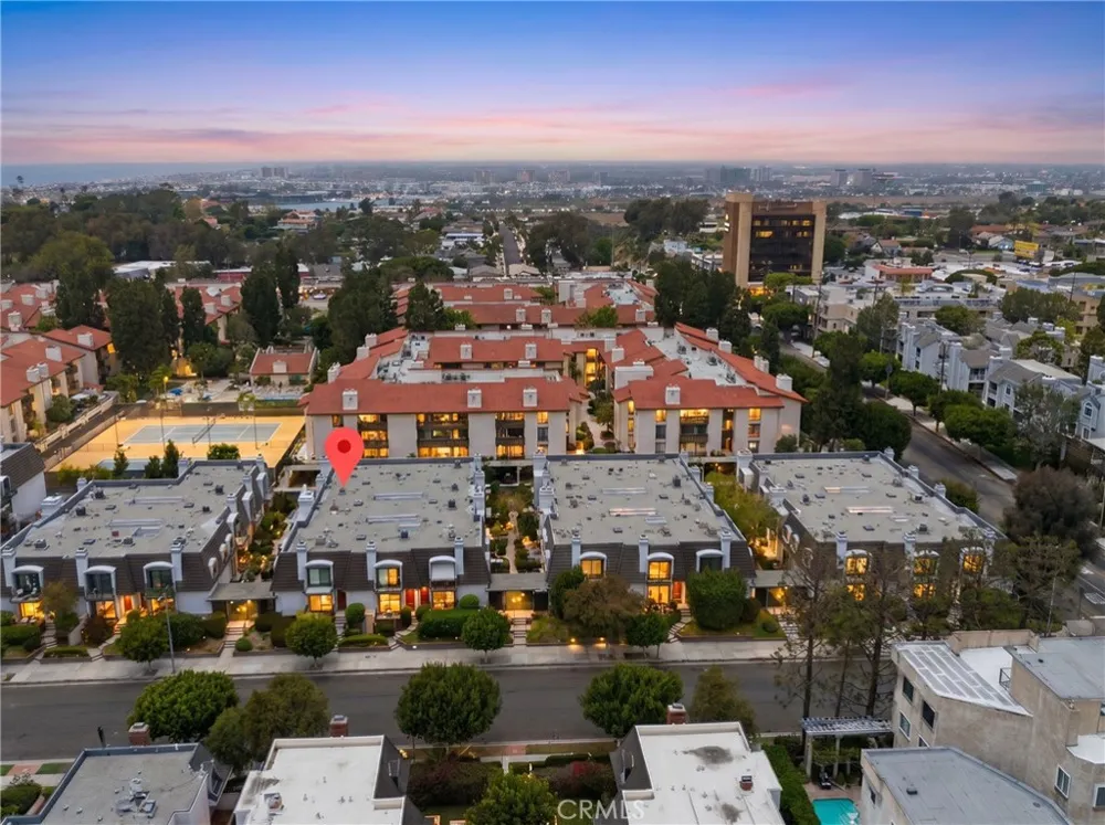 8125 Redlands Street #109 Playa del Rey, CA 90293