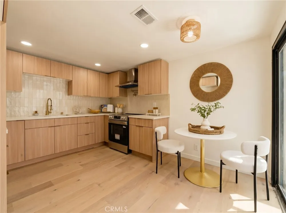 8125 Redlands Street #109 Playa del Rey, CA 90293