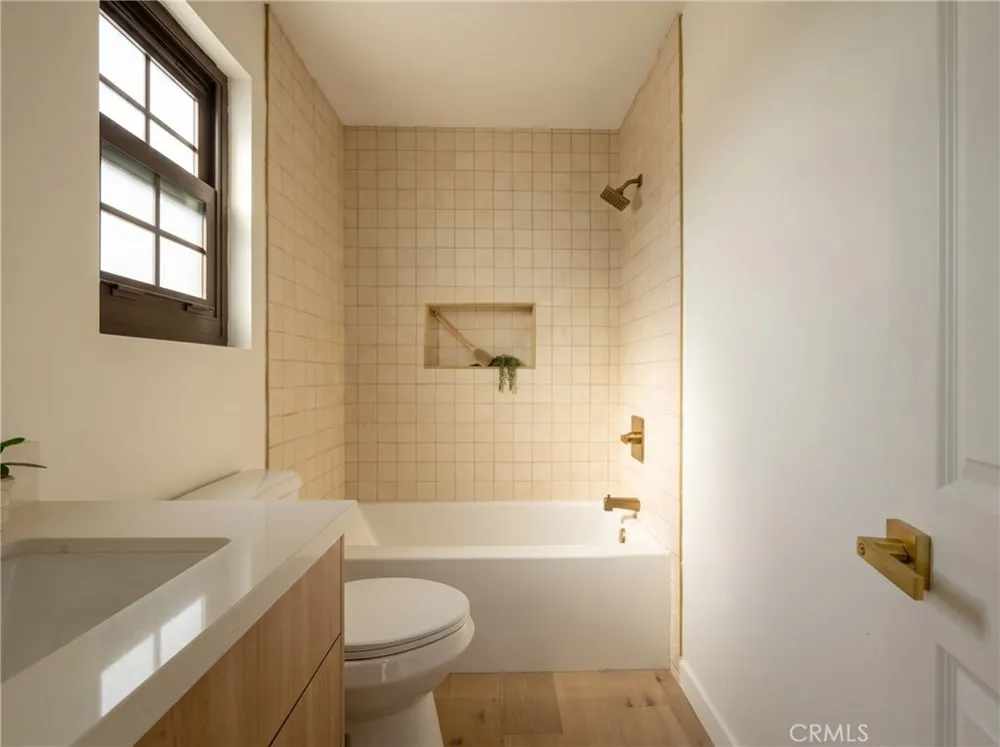 8125 Redlands Street #109 Playa del Rey, CA 90293