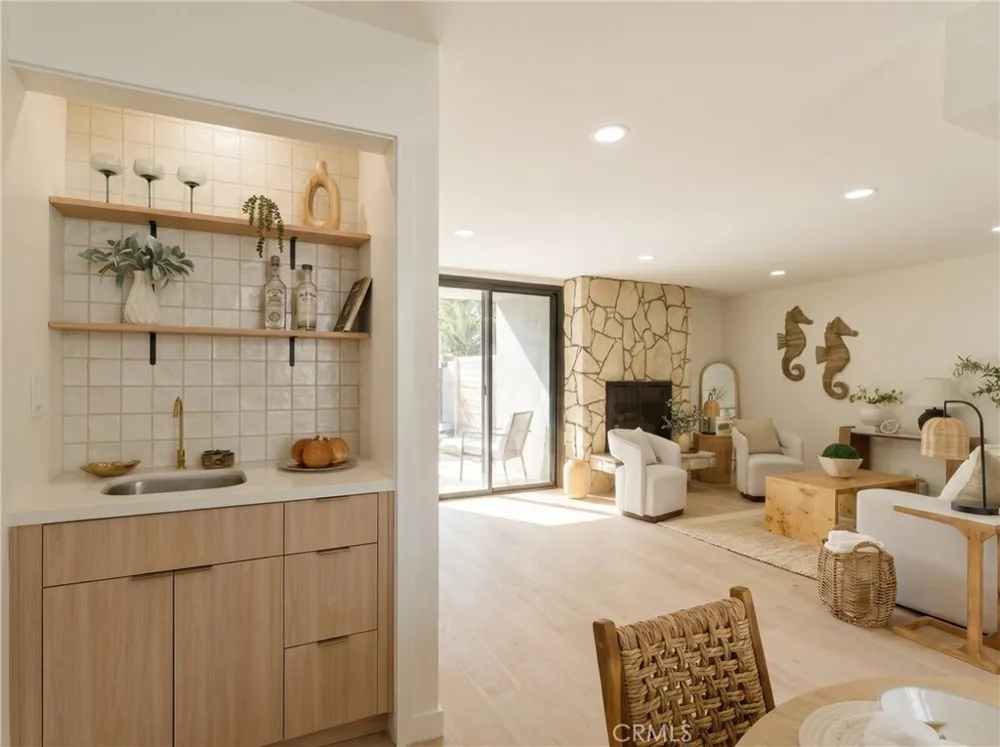 8125 Redlands Street #109 Playa del Rey, CA 90293