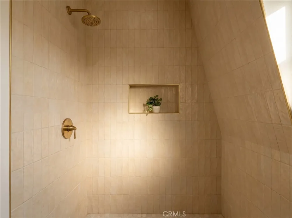 8125 Redlands Street #109 Playa del Rey, CA 90293