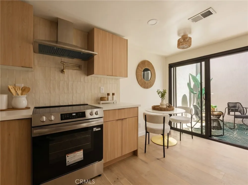 8125 Redlands Street #109 Playa del Rey, CA 90293