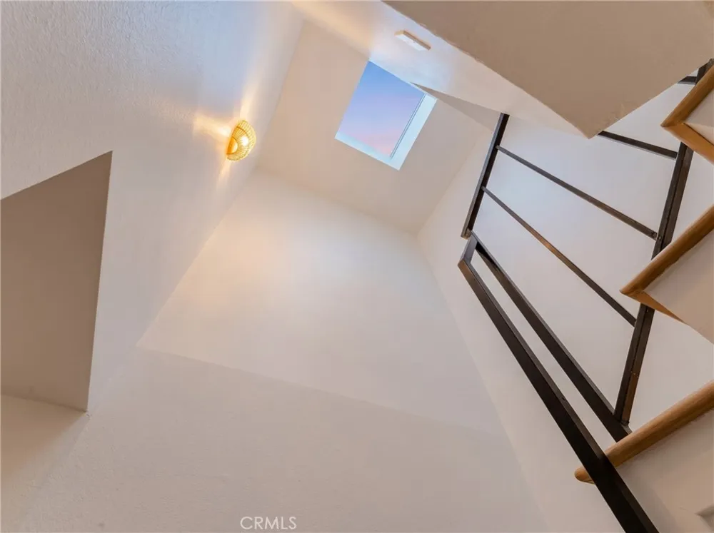 8125 Redlands Street #109 Playa del Rey, CA 90293