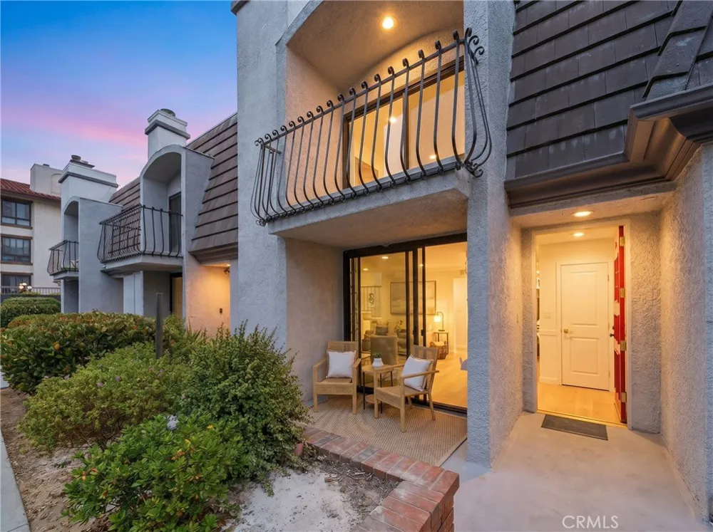 8125 Redlands Street #109 Playa del Rey, CA 90293