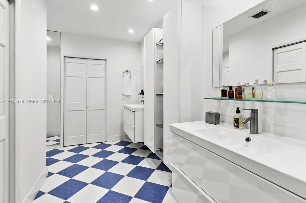 6511 Riviera Dr Coral Gables, FL 33146