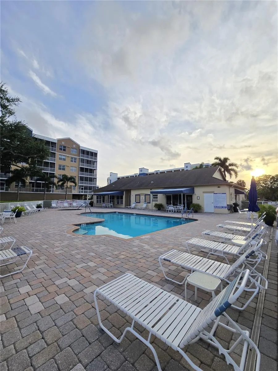 960 STARKEY ROAD #9206 Largo, FL 33771