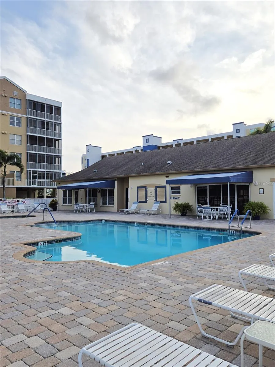 960 STARKEY ROAD #9206 Largo, FL 33771