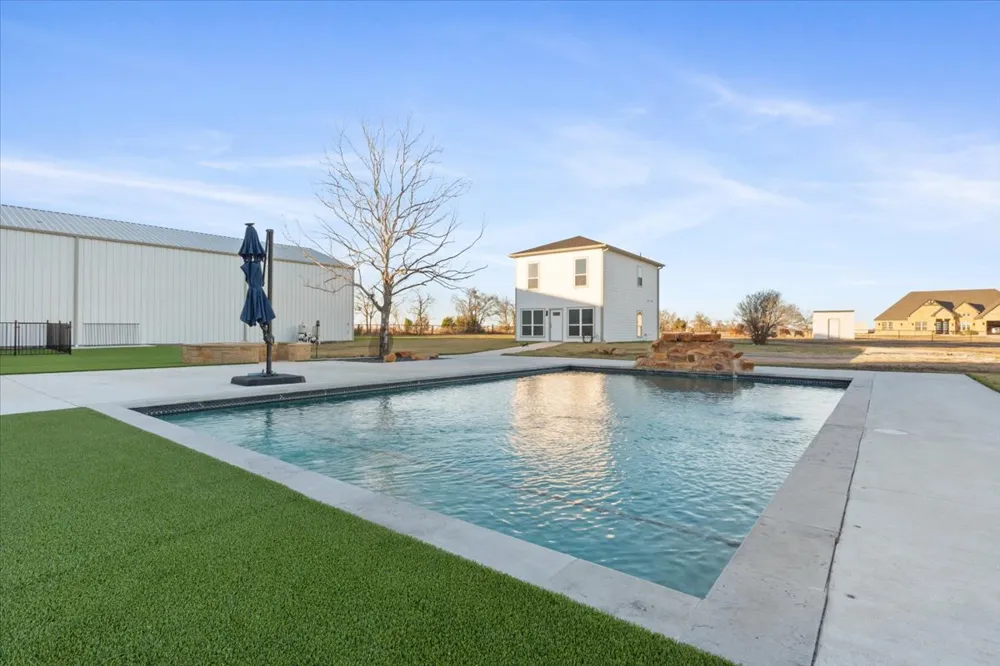 10940 Wedel Cemetery Road Rogers, TX 76569