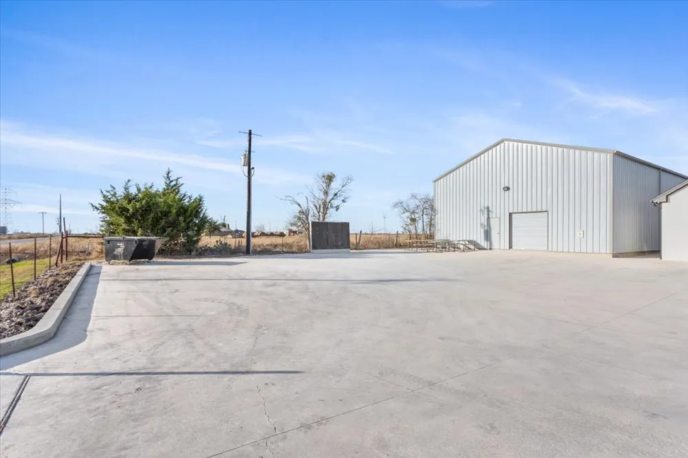 10940 Wedel Cemetery Road Rogers, TX 76569